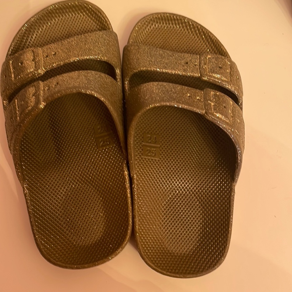 Freedom Moses toddler unisex slip on sandals size 24/25 dark green shimmer
